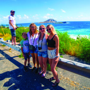 Small group Oahu tour with local 14 passenger bus